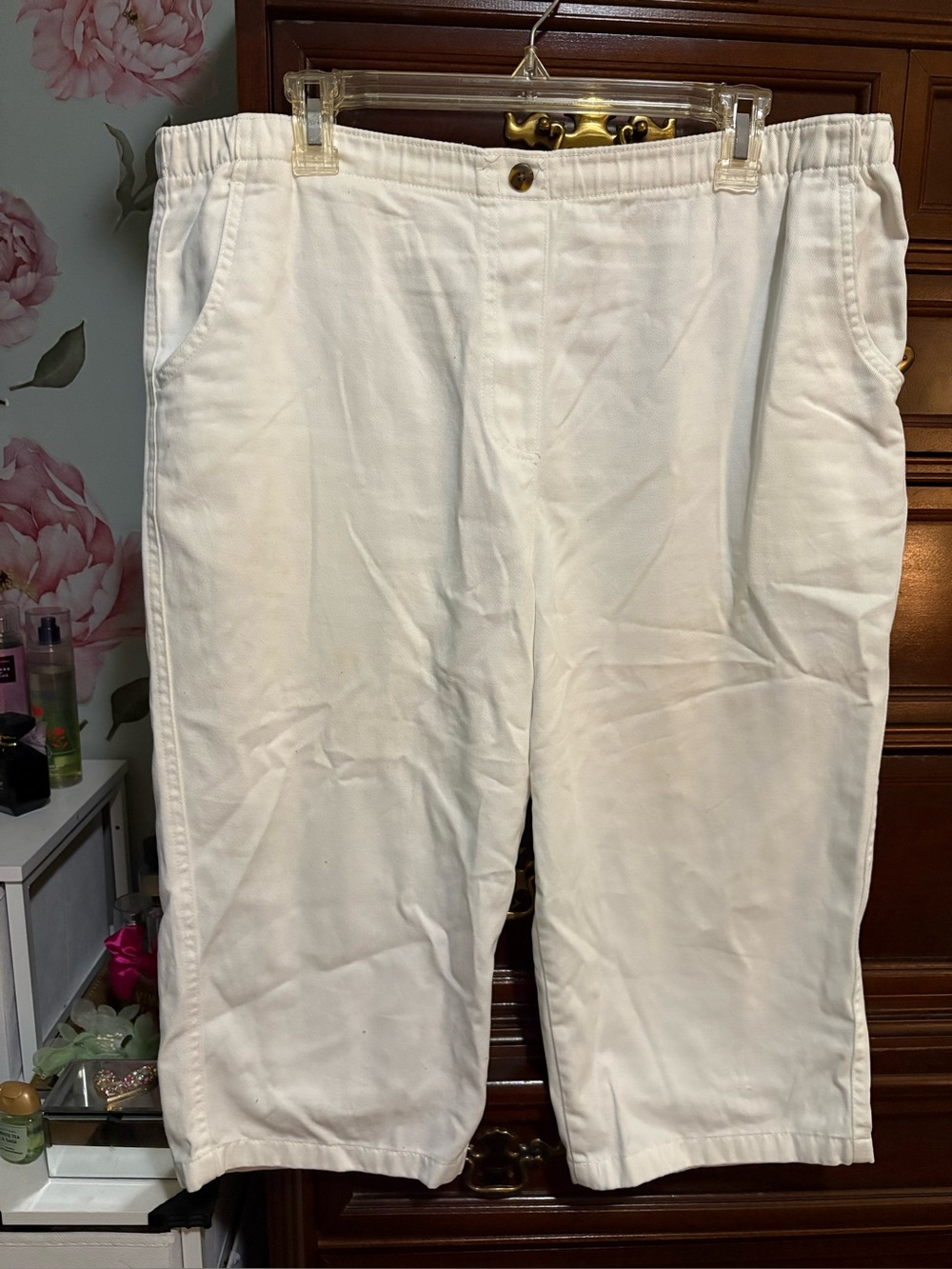 Women’s White Casual Elastic-Waist Capris